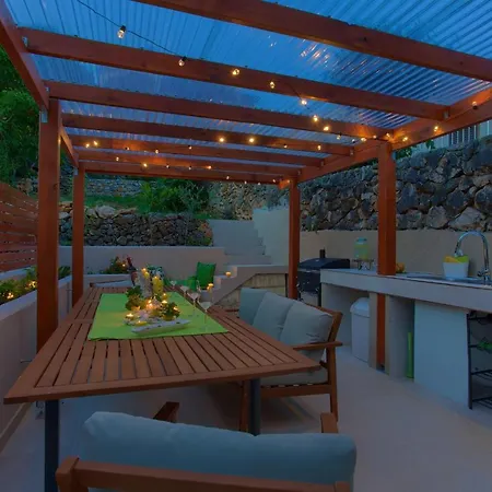 Hedera Villa *